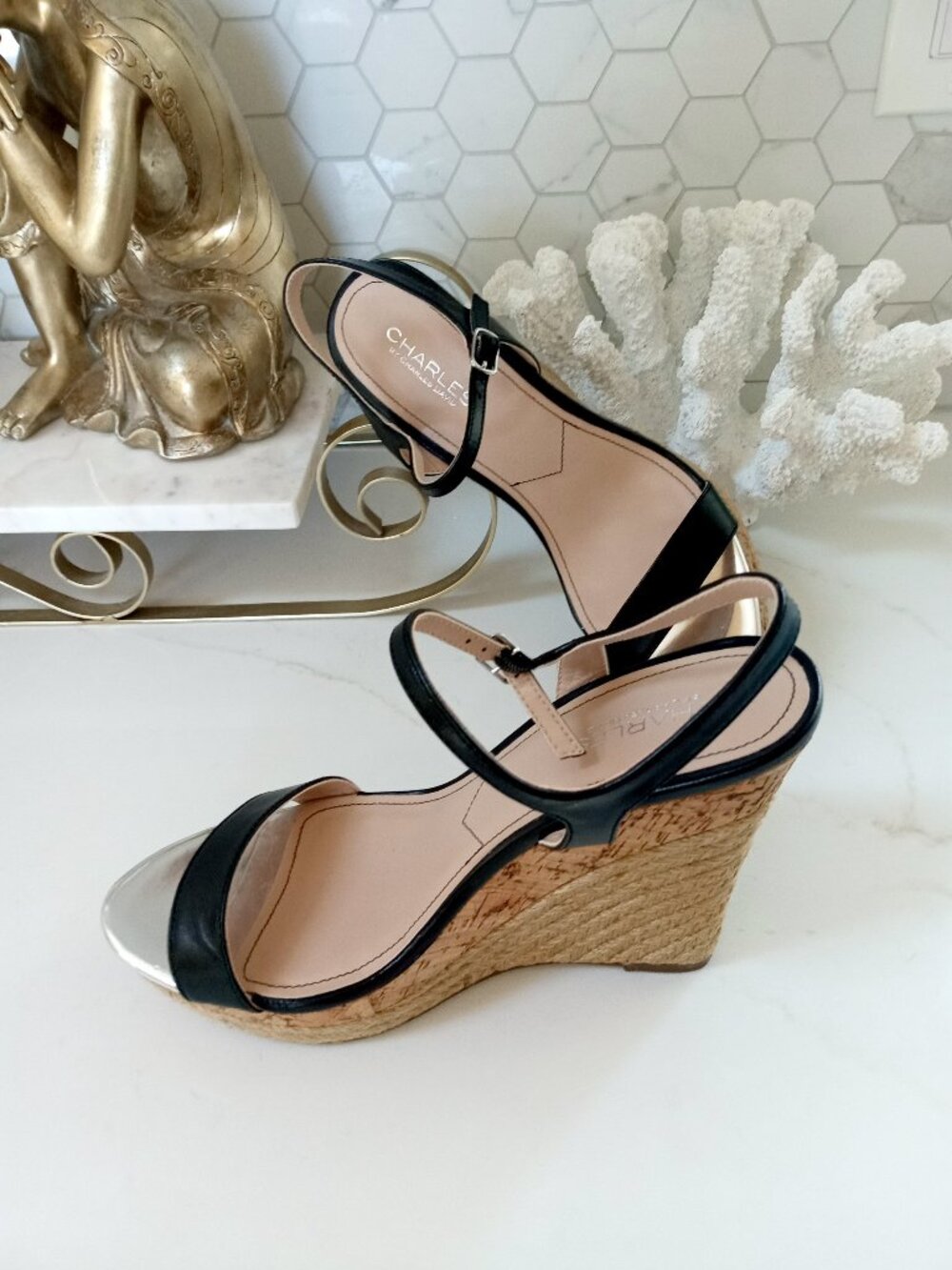 CHARLES BY CHARLES DAVID WEDGE HEELS SZ 10